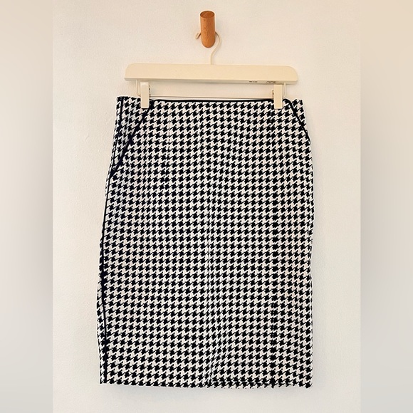 H&M White and Blue Pencil Skirt - Picture 1 of 3